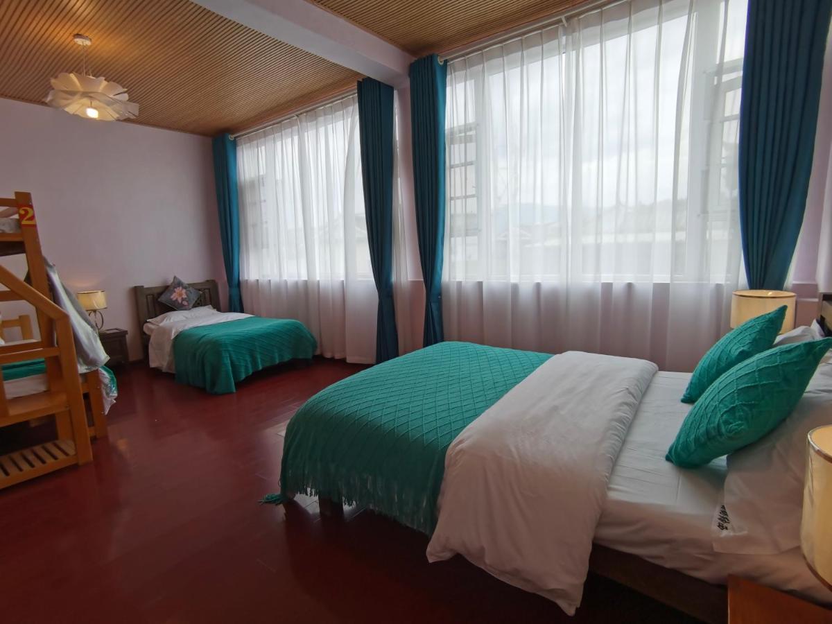 Mama Naxi Guesthouse Lijiang  Exteriör bild