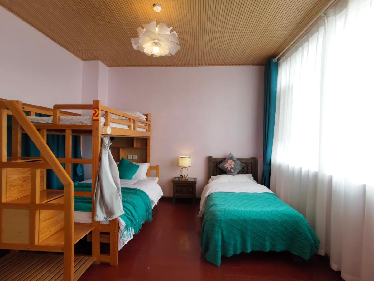 Mama Naxi Guesthouse Lijiang  Exteriör bild
